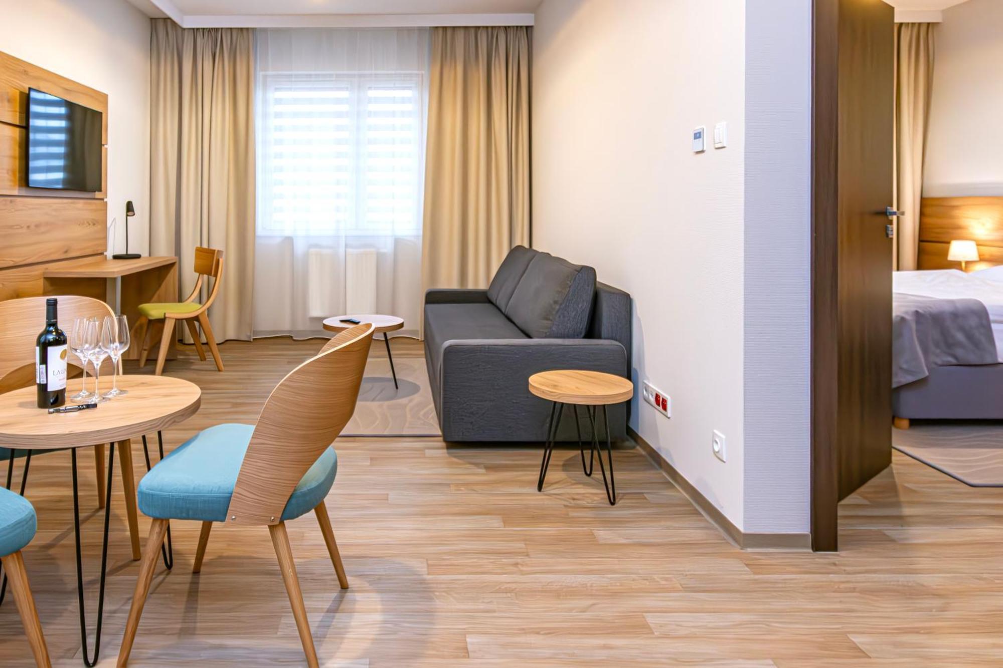 Novy Hotel Zielona Góra Exterior foto